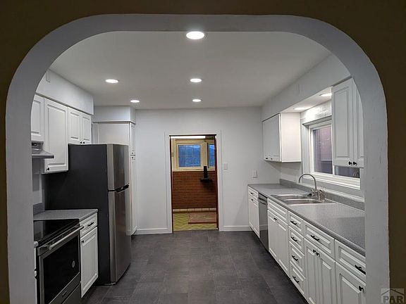 4th image of 609 W Washington Ave