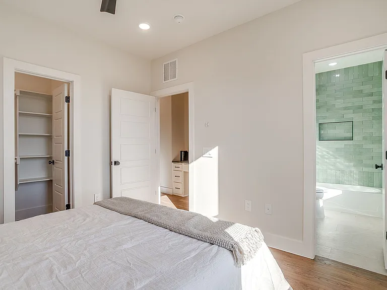 2824 Weisenberger St #102 — Photo 25