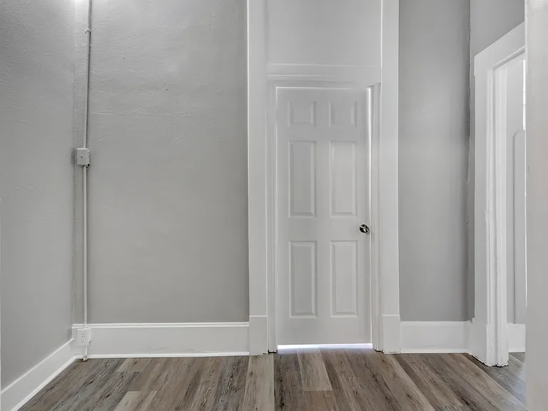 Breeze Apartments — Photo 16