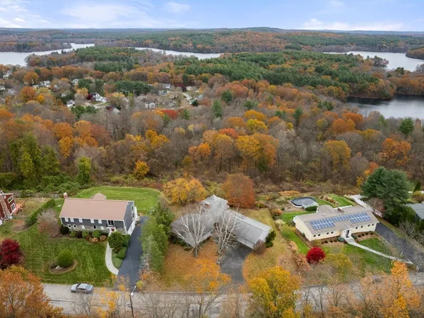 31 Overlook Dr, Southborough, MA 01772