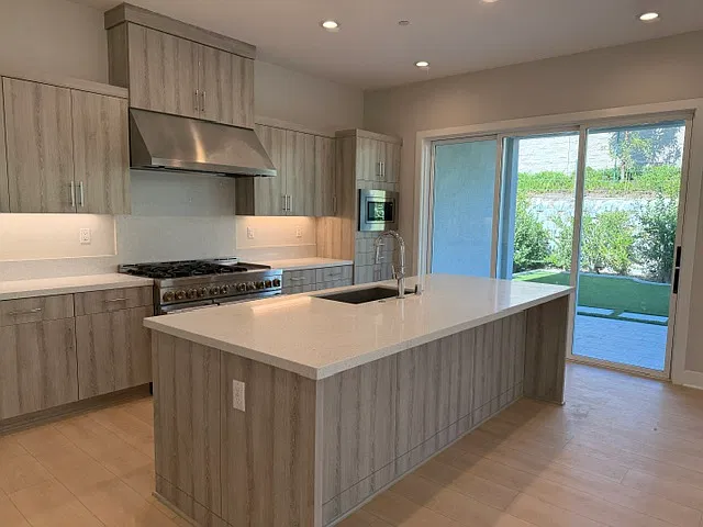 5 bed, 5.5 bath, 2968 sqft, $7,200 — Photo 2