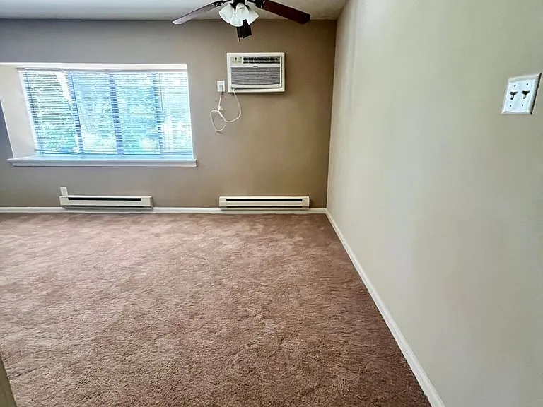 Oak Tree Apartments — Photo 12