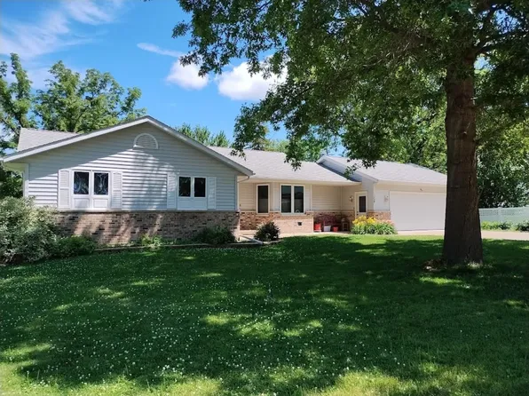 108 W James St, Warren, IL 61087