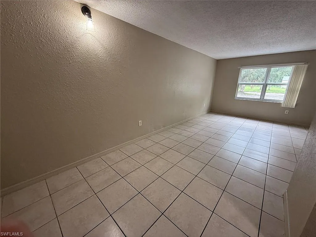 2 bed, 1.0 bath, 800 sqft, $1,095 — Photo 2