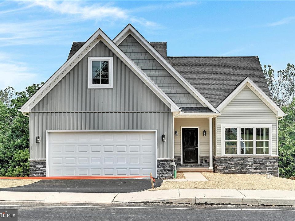 1st image of 227 Pilgrim Dr