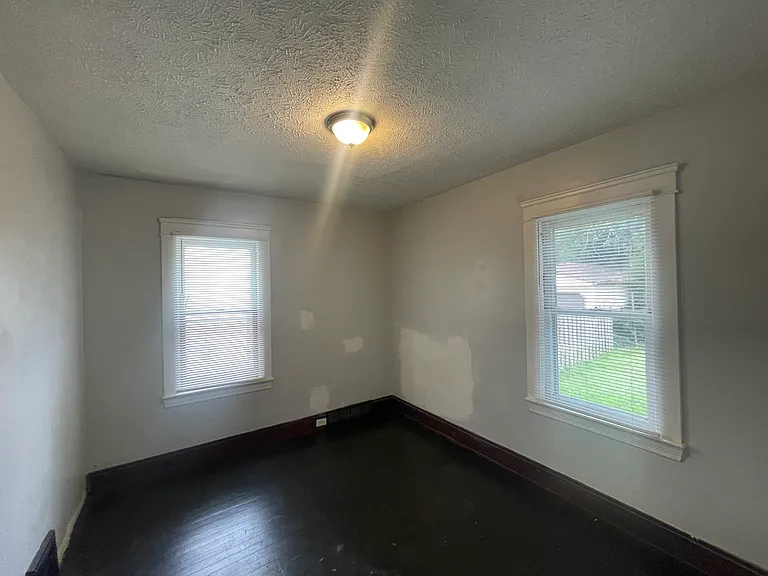 11412 Headley Ave — Photo 8