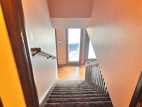 5th image of 101 Forest Cliff Ct NE