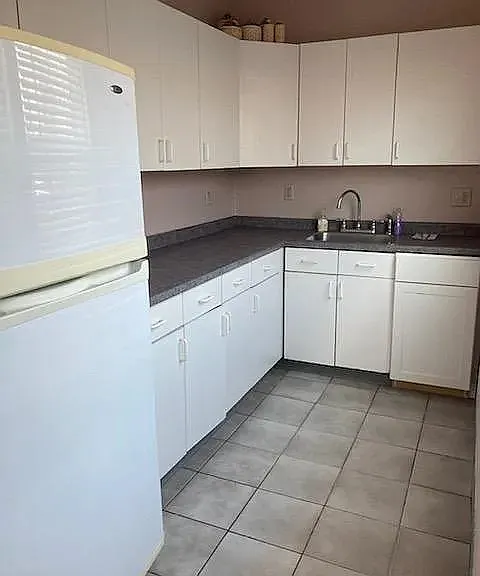 555 Claymont Ave — Photo 1
