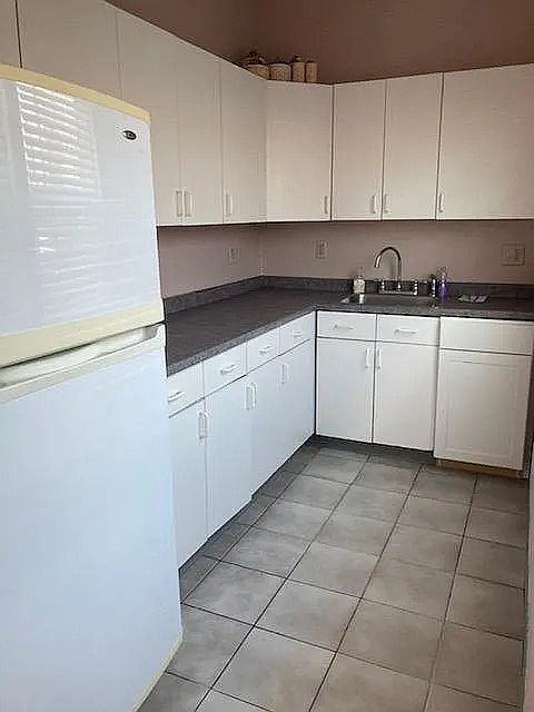 1st image of 555 Claymont Ave