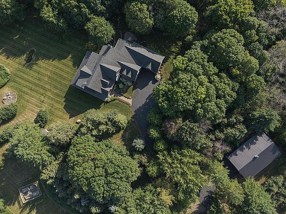 2nd image of 4565 Bayside Rd