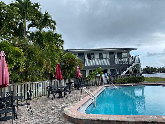 3rd image of 1810 E Oakland Park Boulevard #1