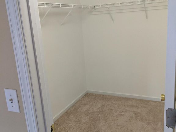 3rd image of 33 Abbey Ln
