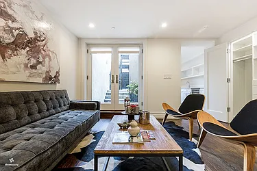 Rented by Dixon Advisory USA Inc.