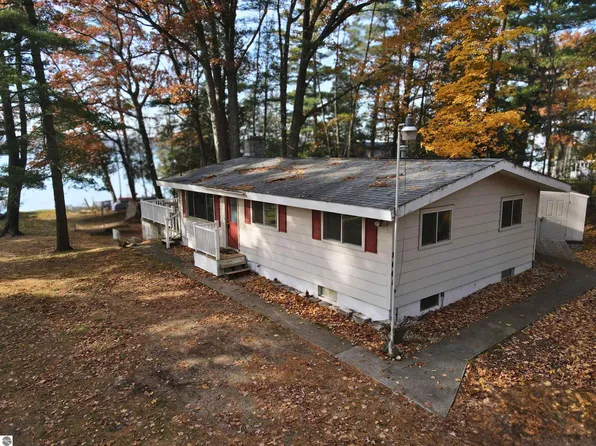 8661 Deadstream Rd, Honor, MI 49640
