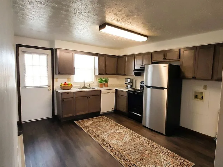 Royal Oaks Apartments — Photo 13
