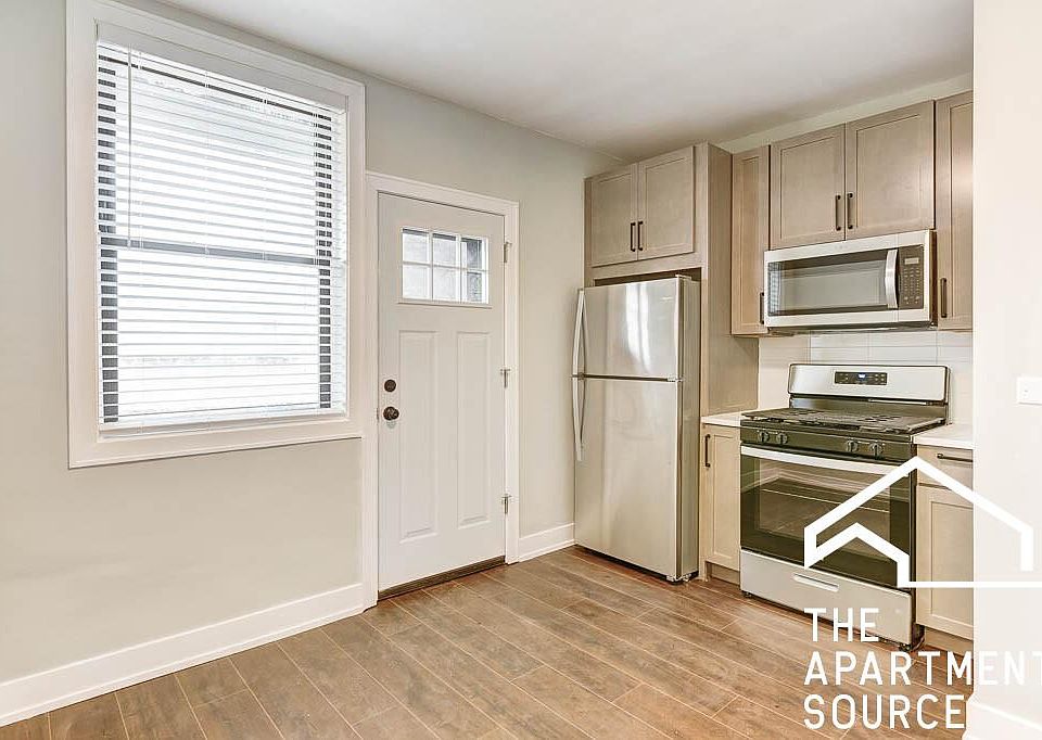 1st image of 3152 W Sunnyside Ave #1F