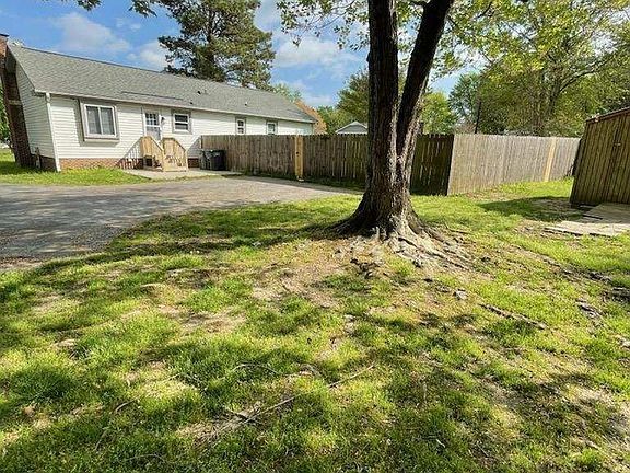2nd image of 1413 Treetop Ln