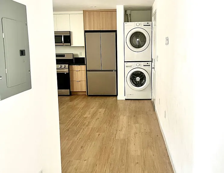 14333 Sylvan St — Photo 16