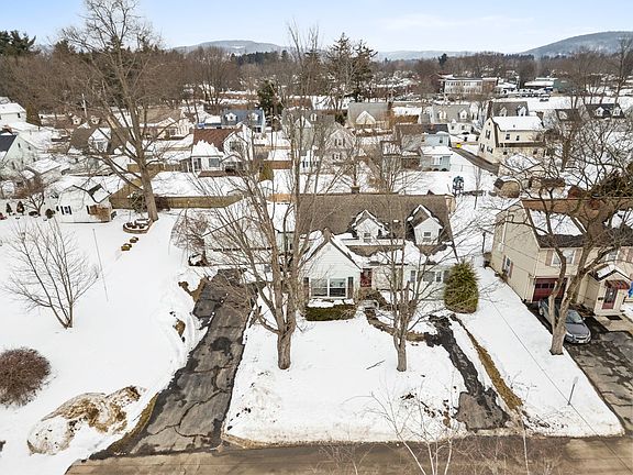 4th image of 33 Alida Ave