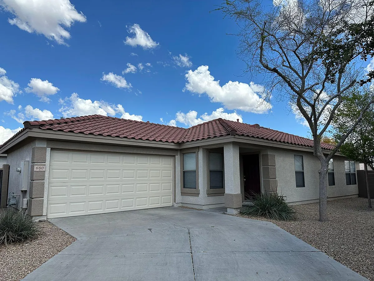 Building Photo - 680 E Banelli Pl