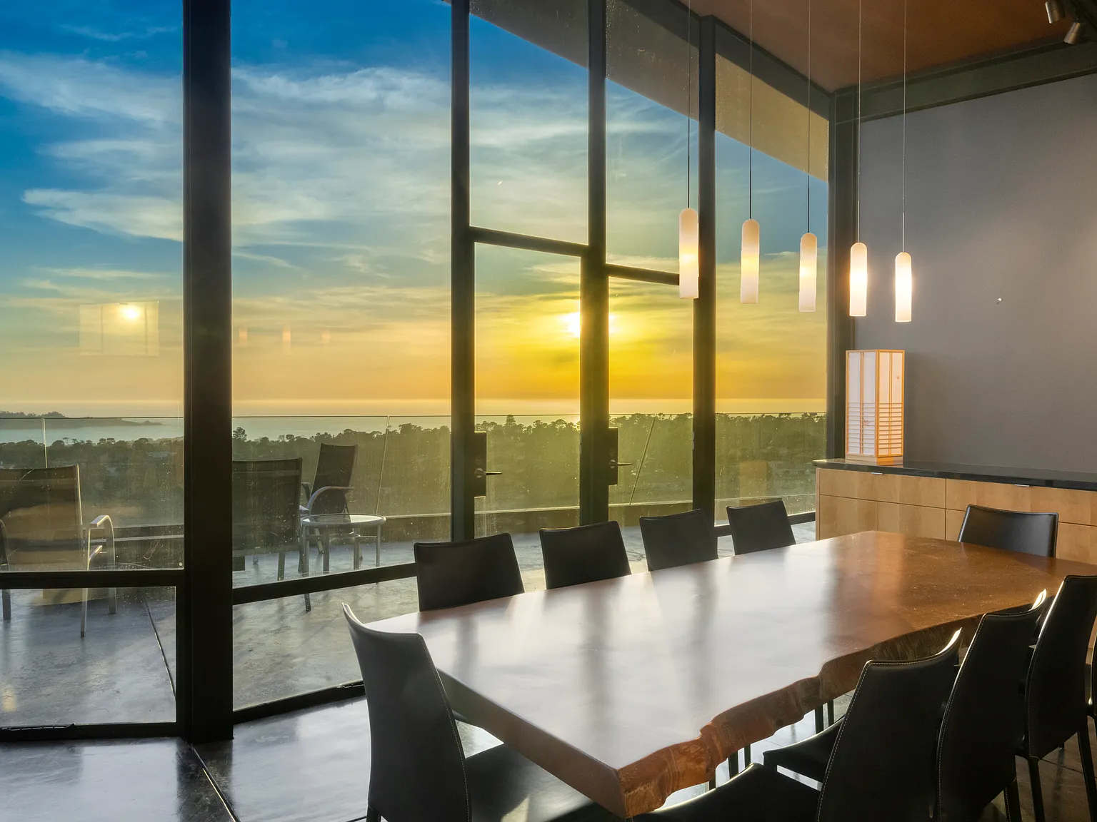 3 bed, 3400 sqft, $20,000 — Photo 2