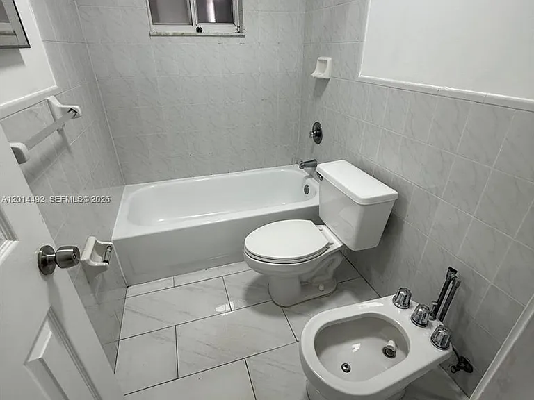 2212 W 74th St #201-28 — Photo 11