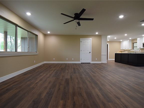3rd image of 220 N Byers Ave