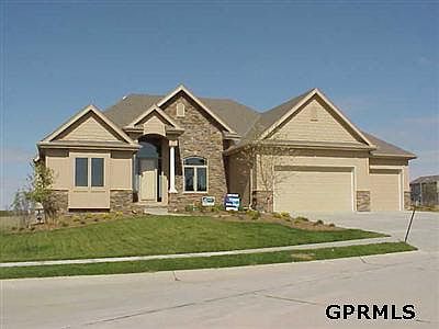 1st image of 1404 Clearwater Cres