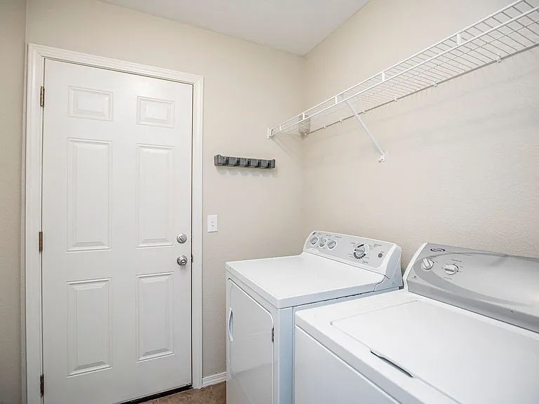 131 Foxglove St — Photo 11