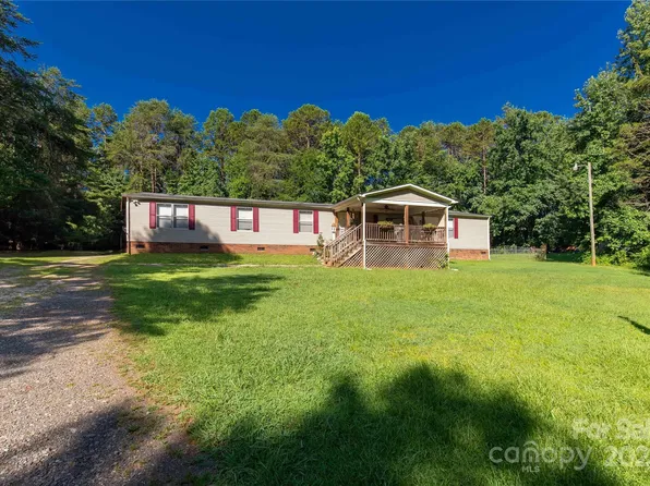 338 Aquarius Dr, Clover, SC 29710