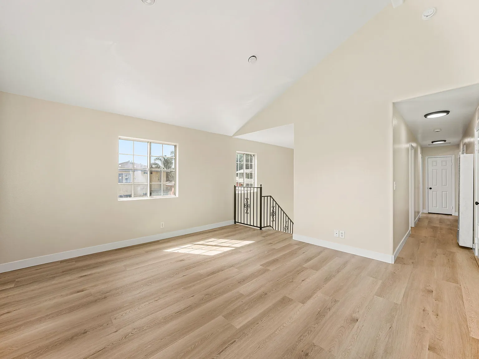 3 bed, 1100 sqft, $2,750 — Photo 2