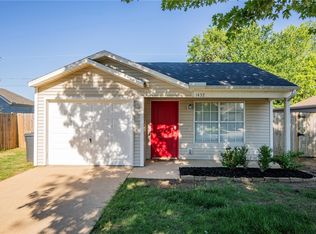 1432 S B St, Rogers, AR 72756