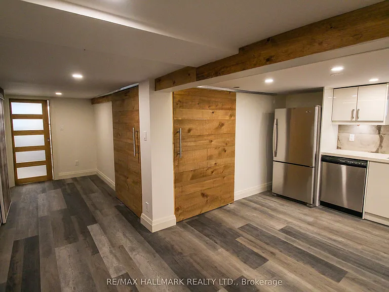 371 Saint Clarens Ave #BASEMENT — Photo 8