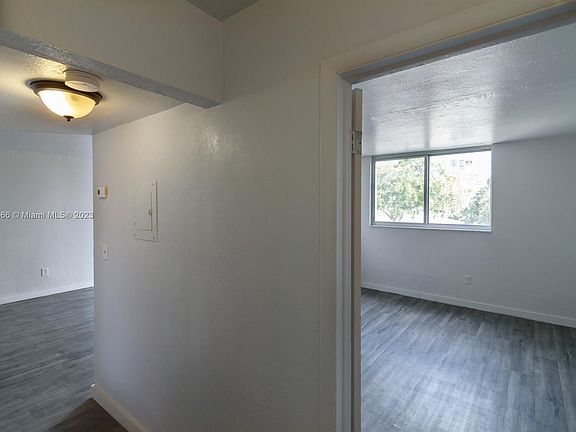 2nd image of 1525 NE 125th St APT 303
