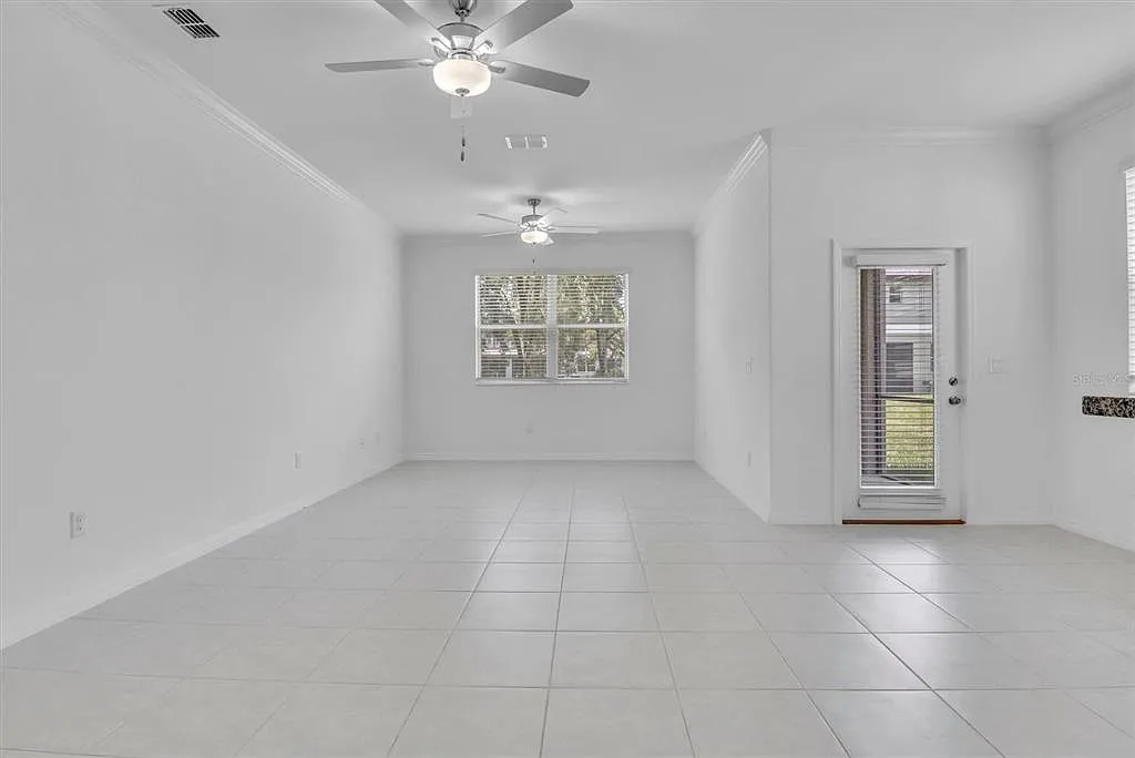 3 bed, 2.5 bath, 1787 sqft, $1,995 — Photo 2