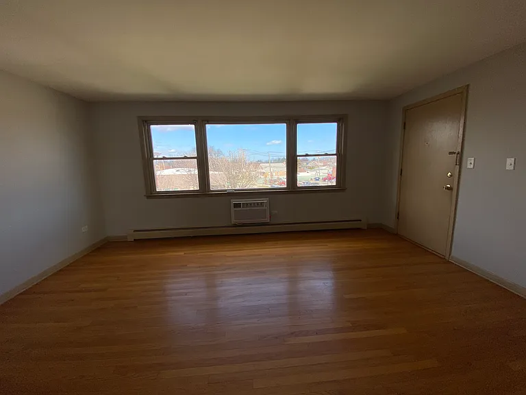 6441 W Higgins Ave #3W — Photo 4