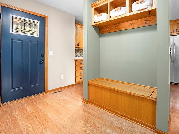 3rd image of 615 Oakwood Dr
