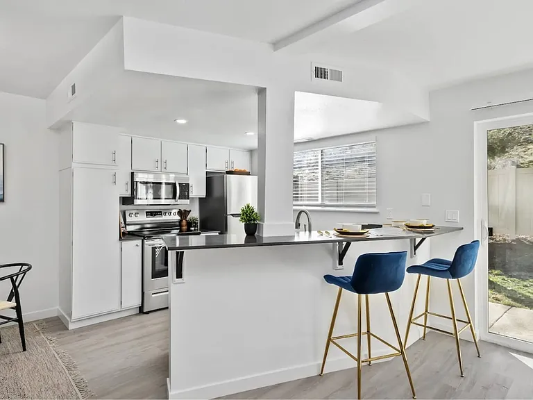 Monterra Townhomes — Photo 10