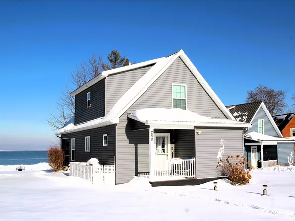 250 Danielle Ln, Hamlin, NY 14464