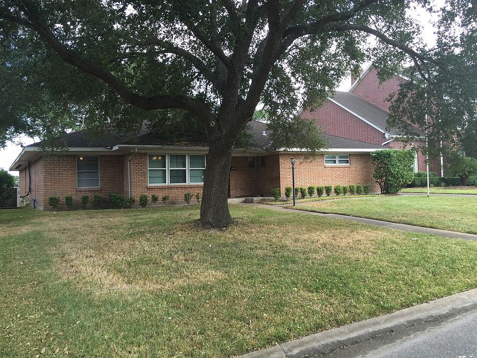 1st image of 10709 Greenwillow Dr