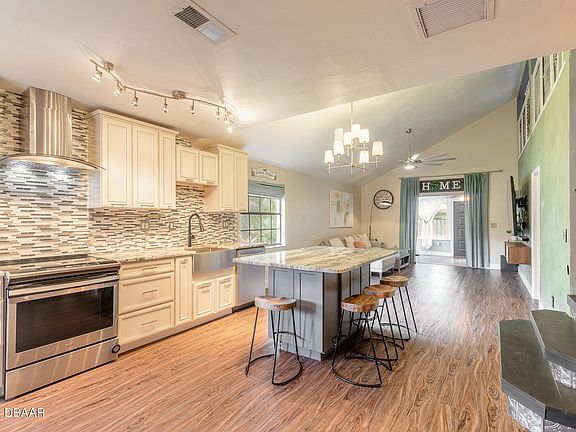 3rd image of 6130 Sequoia Dr