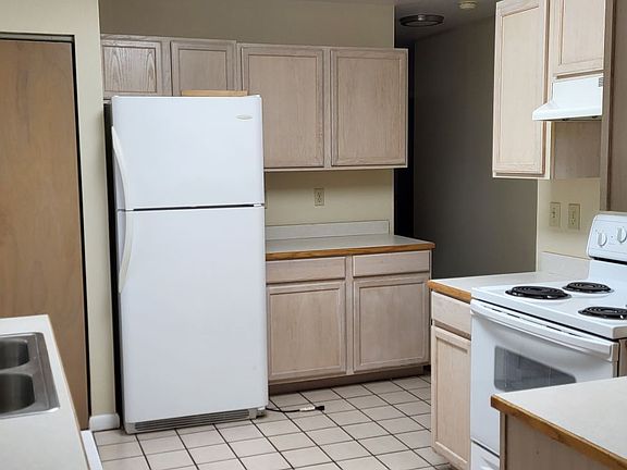 5th image of 510 N Earling Ave