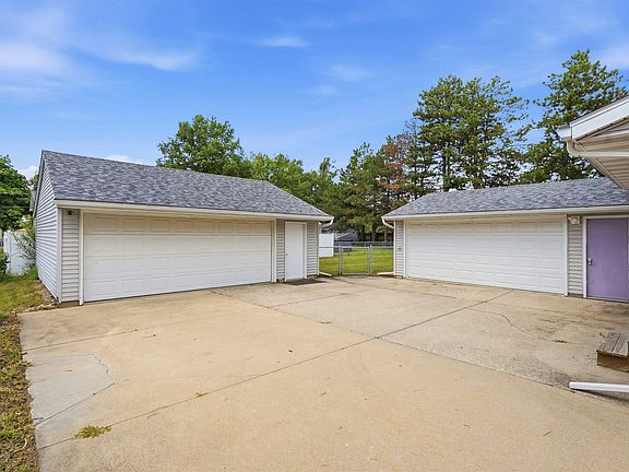 2nd image of 433 Miner Dr