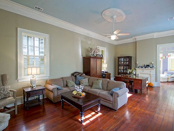 2nd image of 913 Elysian Fields Ave