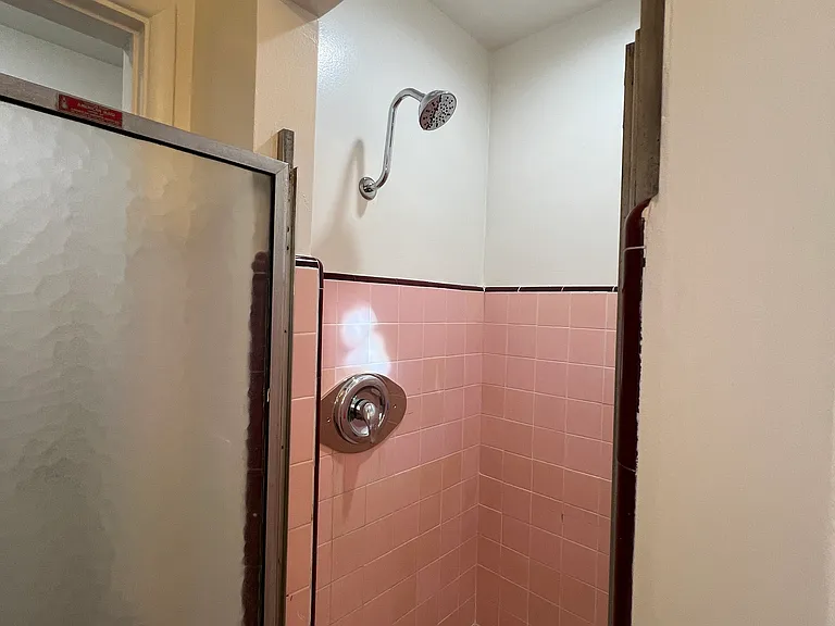 11662 Chandler Blvd — Photo 29