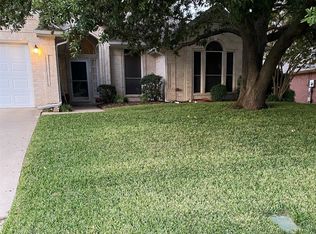 720 Bent Tree Ct, Hurst, TX 76054