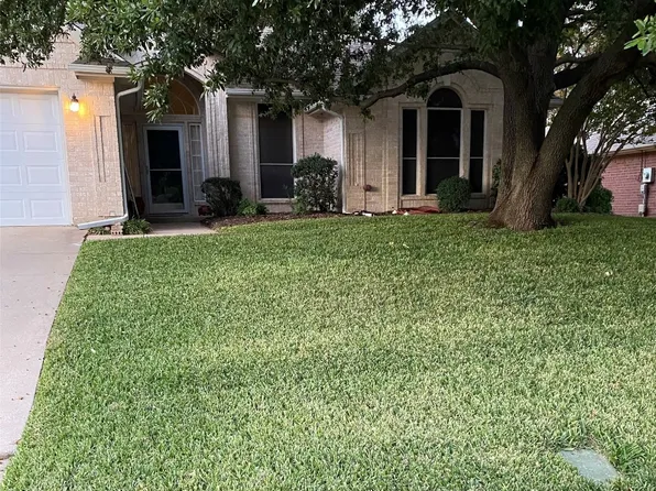 720 Bent Tree Ct, Hurst, TX 76054