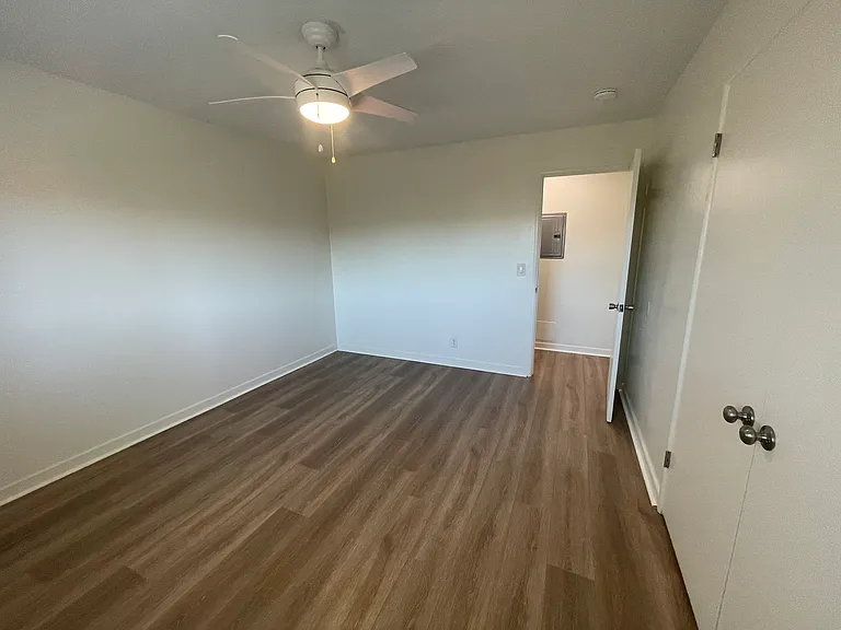 228 S Oak St — Photo 19