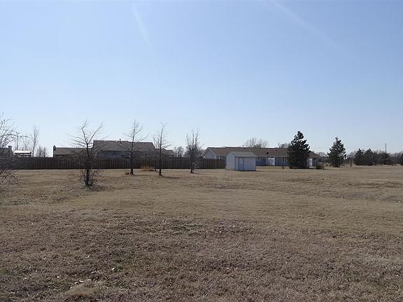 5th image of 501 S Meadows Dr