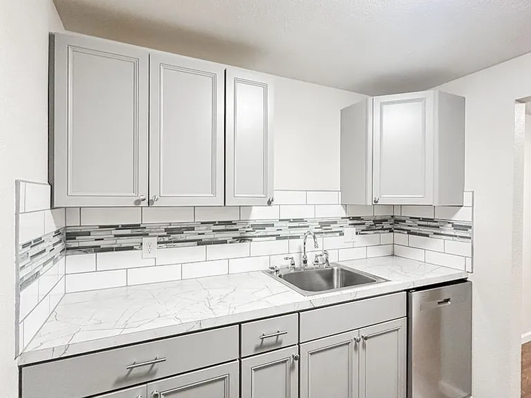 Whitman Park Apartments — Photo 30